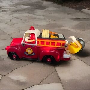 Official M&M Collectible Fire Truck Candy Dispenser Limited Edition 2006 W Box